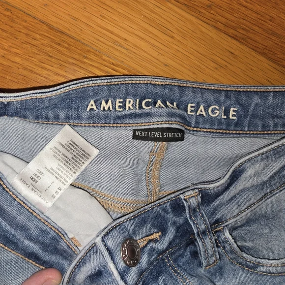 American Eagle Distressed Stretch Jeans - Picture 3 of 4